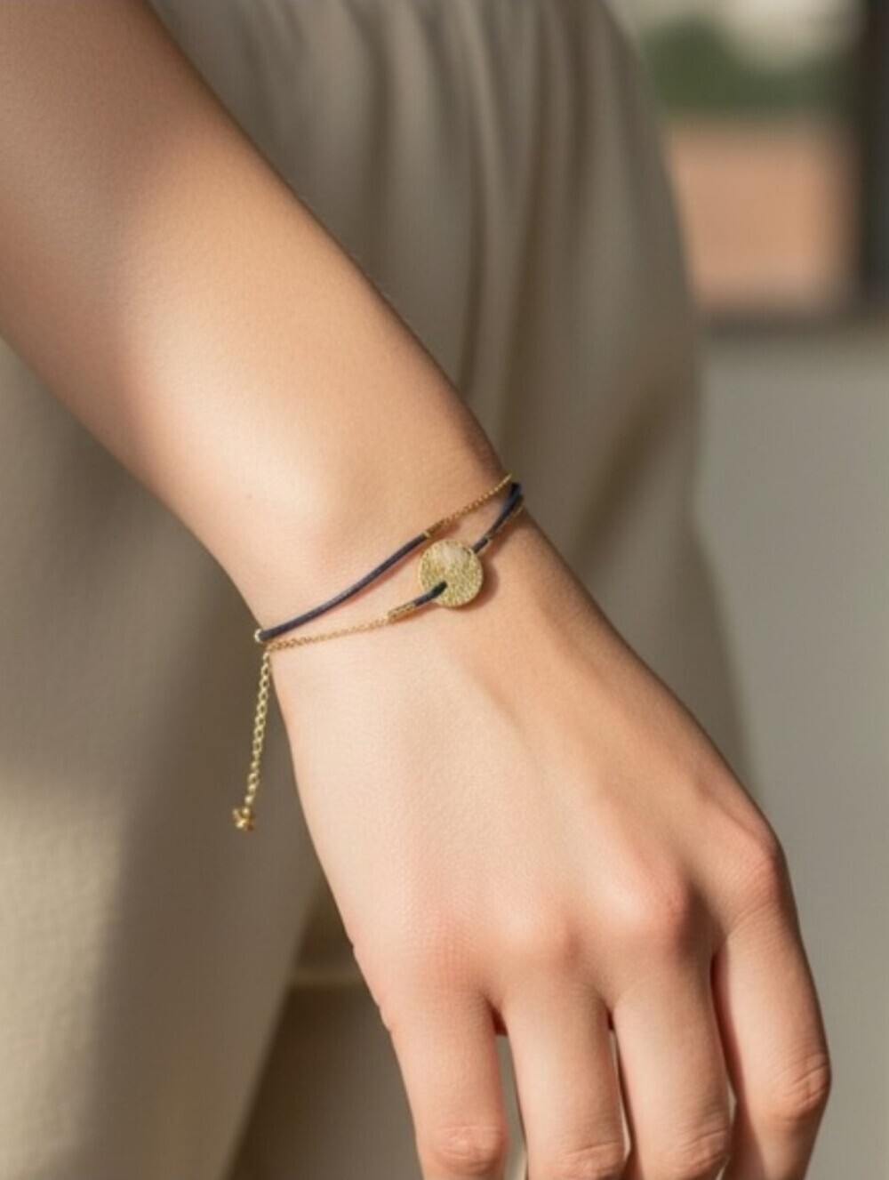 Elegant Gold and Black Women's Bracelet